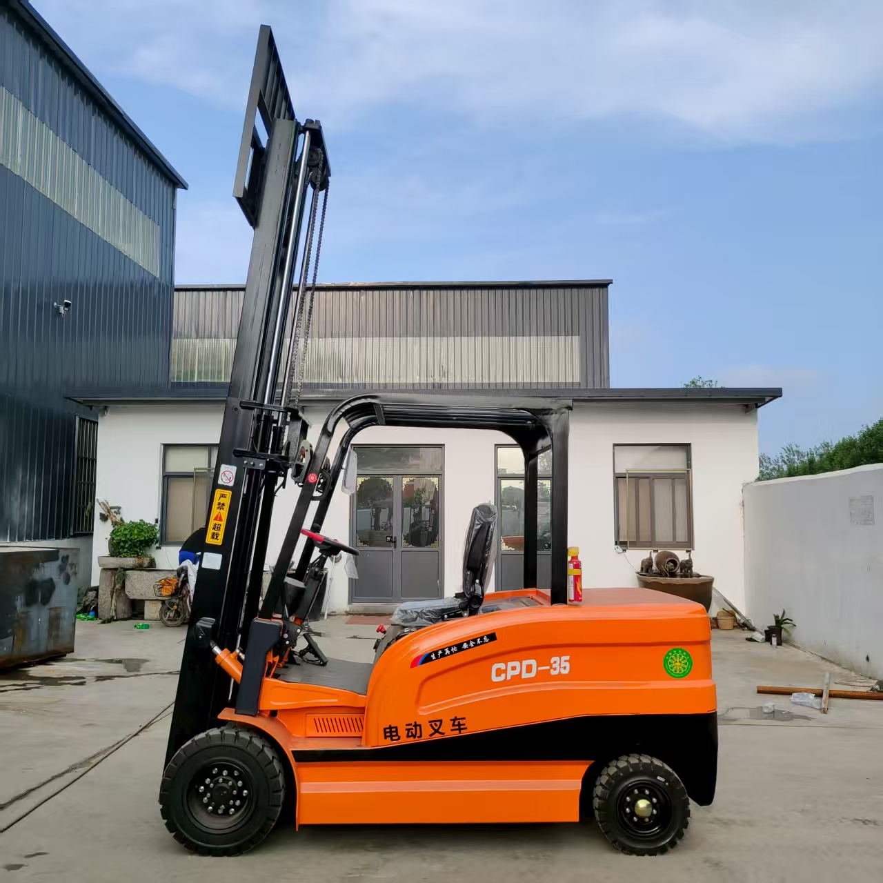 Electric Forklift Pallet Stack - Heavy Equipment Tires 评论和价格